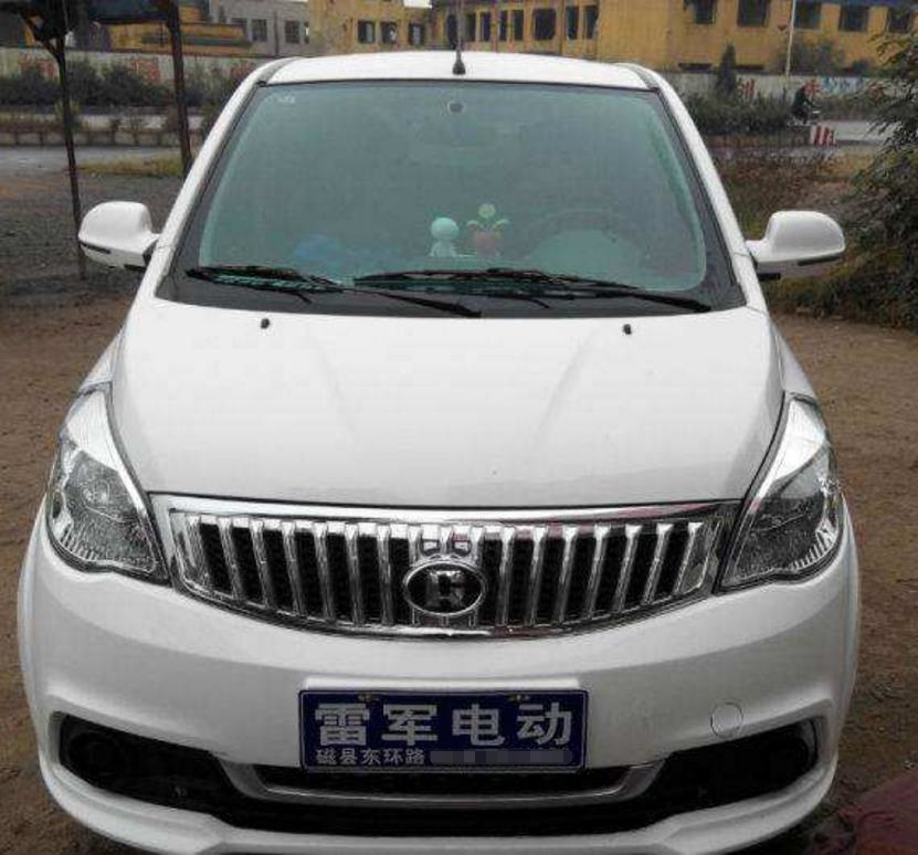 雷軍進(jìn)軍電動汽車領(lǐng)域 產(chǎn)品圖片與店鋪裝修設(shè)計理念解析