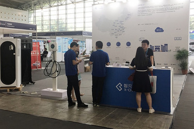 2018未來汽車展暨未來汽車開發(fā)者大會盛大開幕 電動汽車駛?cè)胱兏镄录o(jì)元